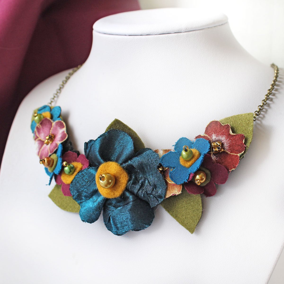 Petrol Blau Stoff Blume Bib Halskette Handgemachter Statement Schmuck Petrol Blau Stoff Blume Bib Halskette Handgemachter Statement Schmuck von CraftyJoDesigns