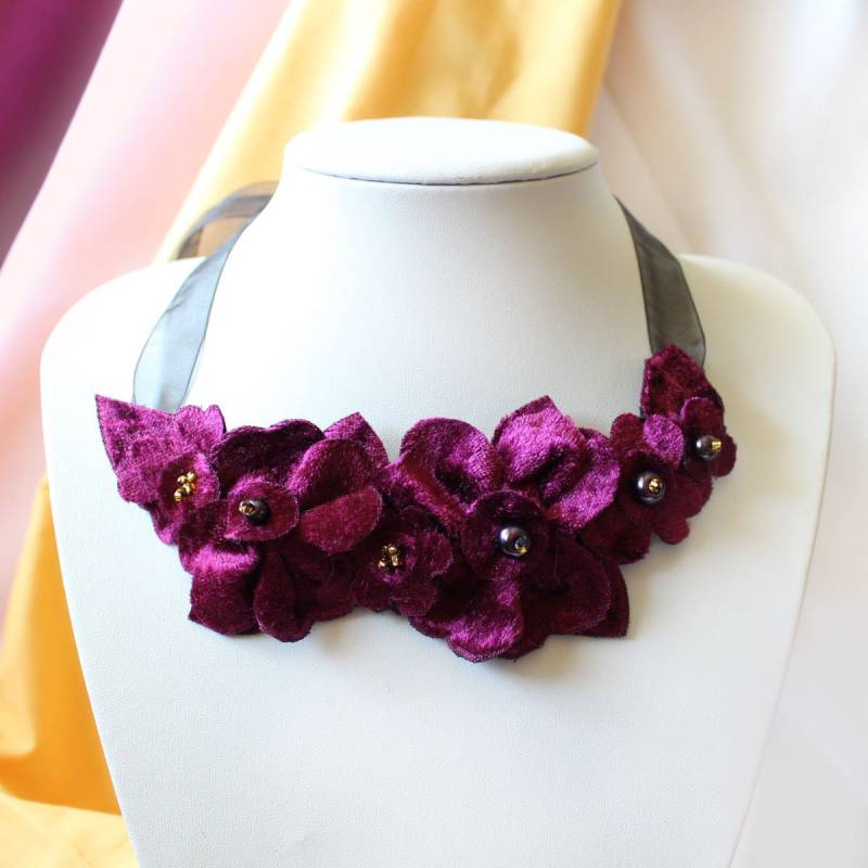 Pflaume Lila Beere Samt Halskette, Moody Florals, Verstellbare Band Halskette Pflaume Lila Beere Samt Halskette, Moody Florals, Verstellbare Band Halskette von CraftyJoDesigns