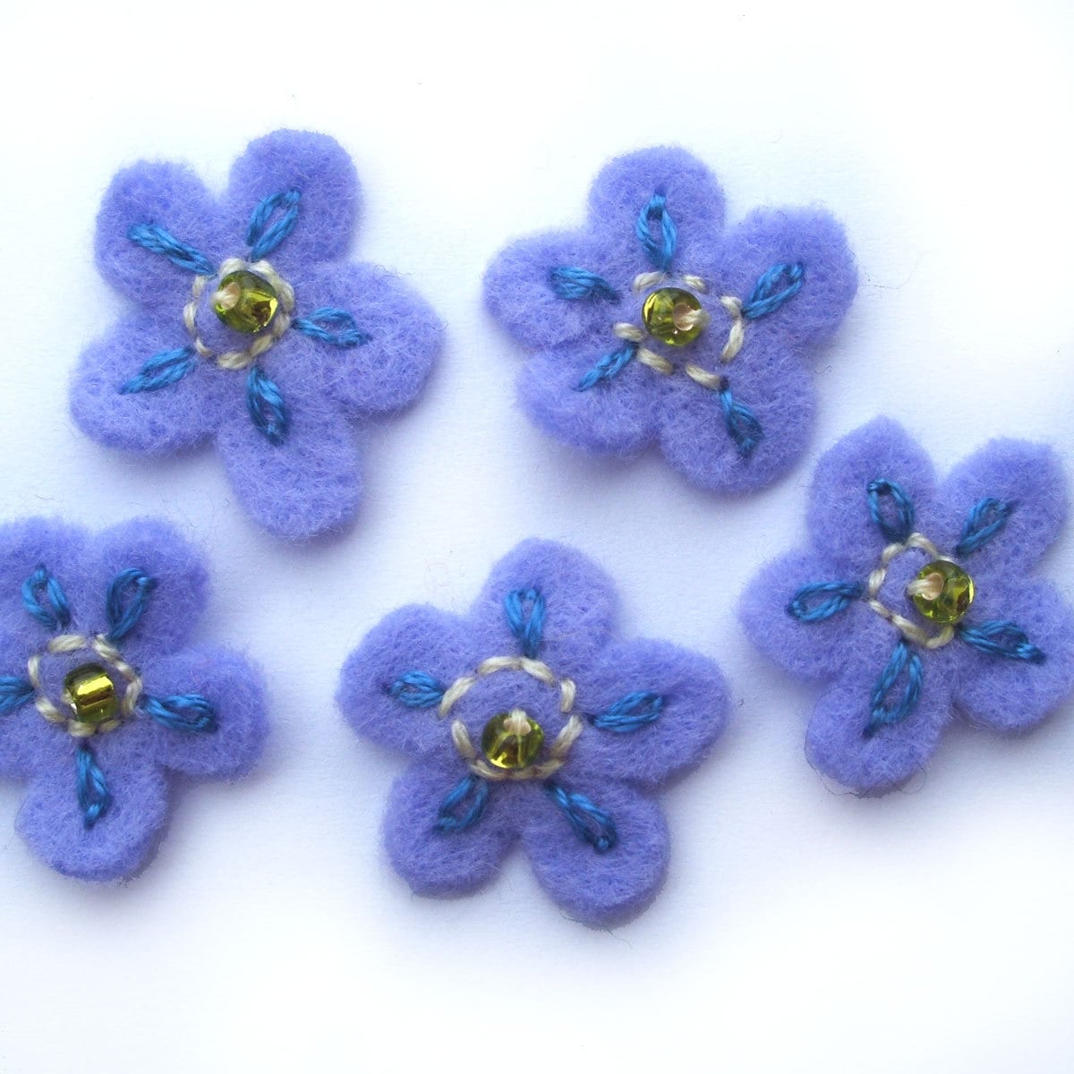 Vergissmeinnicht Filzblumen Handgestickte Verzierungen, 5Er Set Vergissmeinnicht Filzblumen Handgestickte Verzierungen, 5Er Set von CraftyJoDesigns