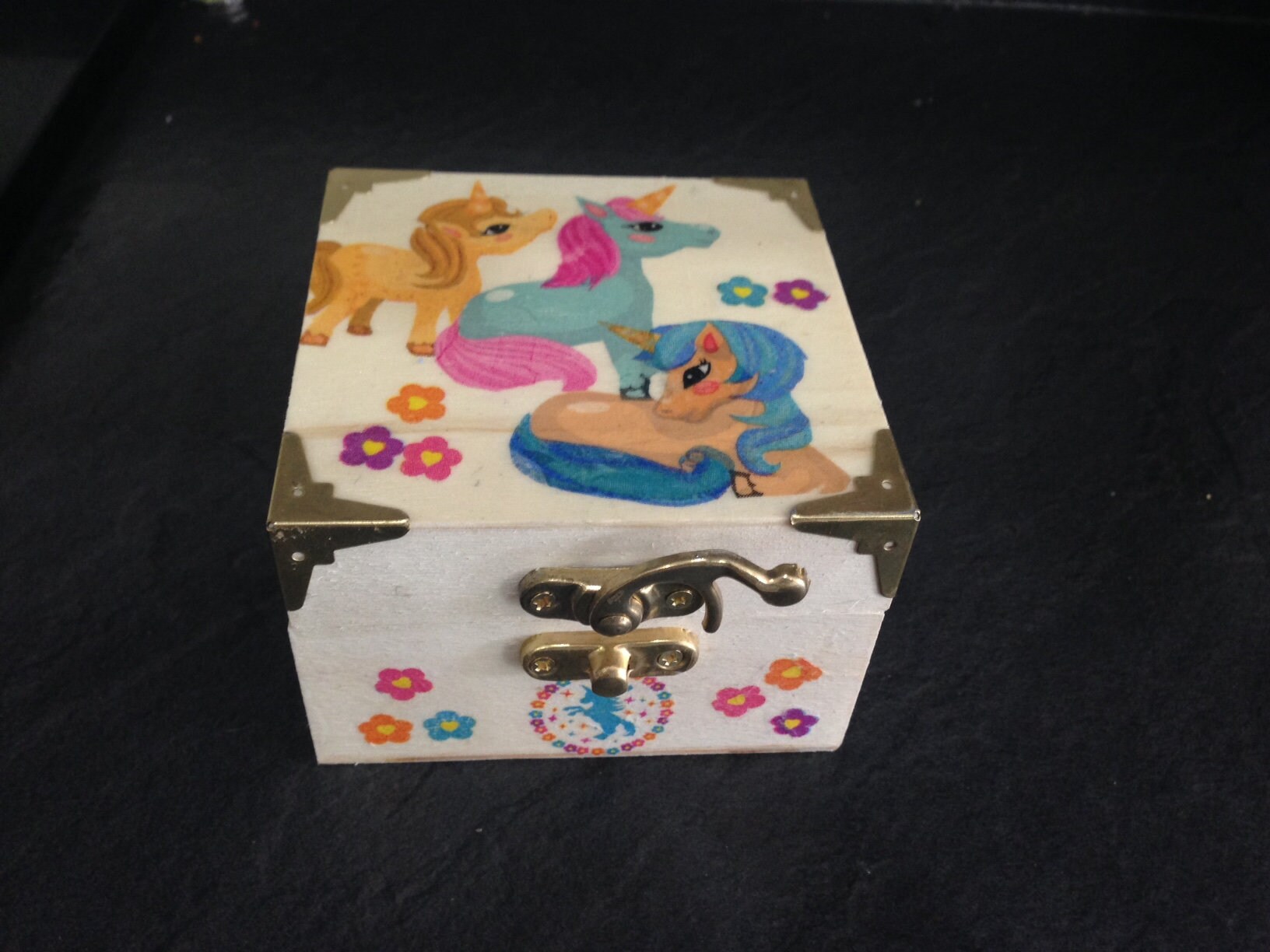 Einhorn-Decoupage-Box Einhorn-Decoupage-Box von CraftyKatGoods