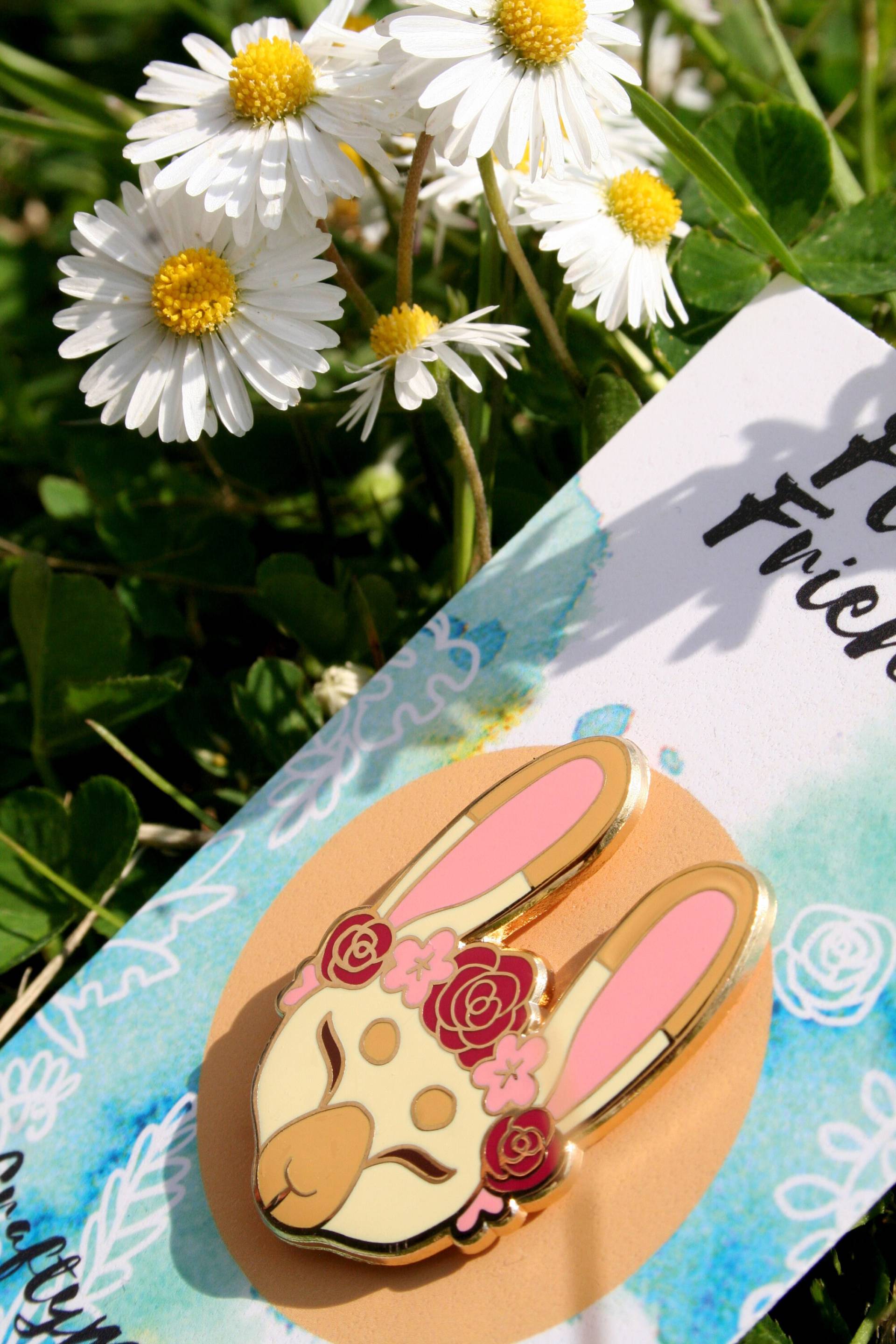 Hase Emaille Pin Blumen Freunde Schwer Goldemail Anstecknadel Mit Blume Krone Metall Abzeichen, Niedliche Tiere Tierfreund Geschenk Hase Emaille Pin Blumen Freunde Schwer Goldemail Anstecknadel Mit Blume Krone Metall Abzeichen, Niedliche Tiere Tierfreund Geschenk von CraftyMarten