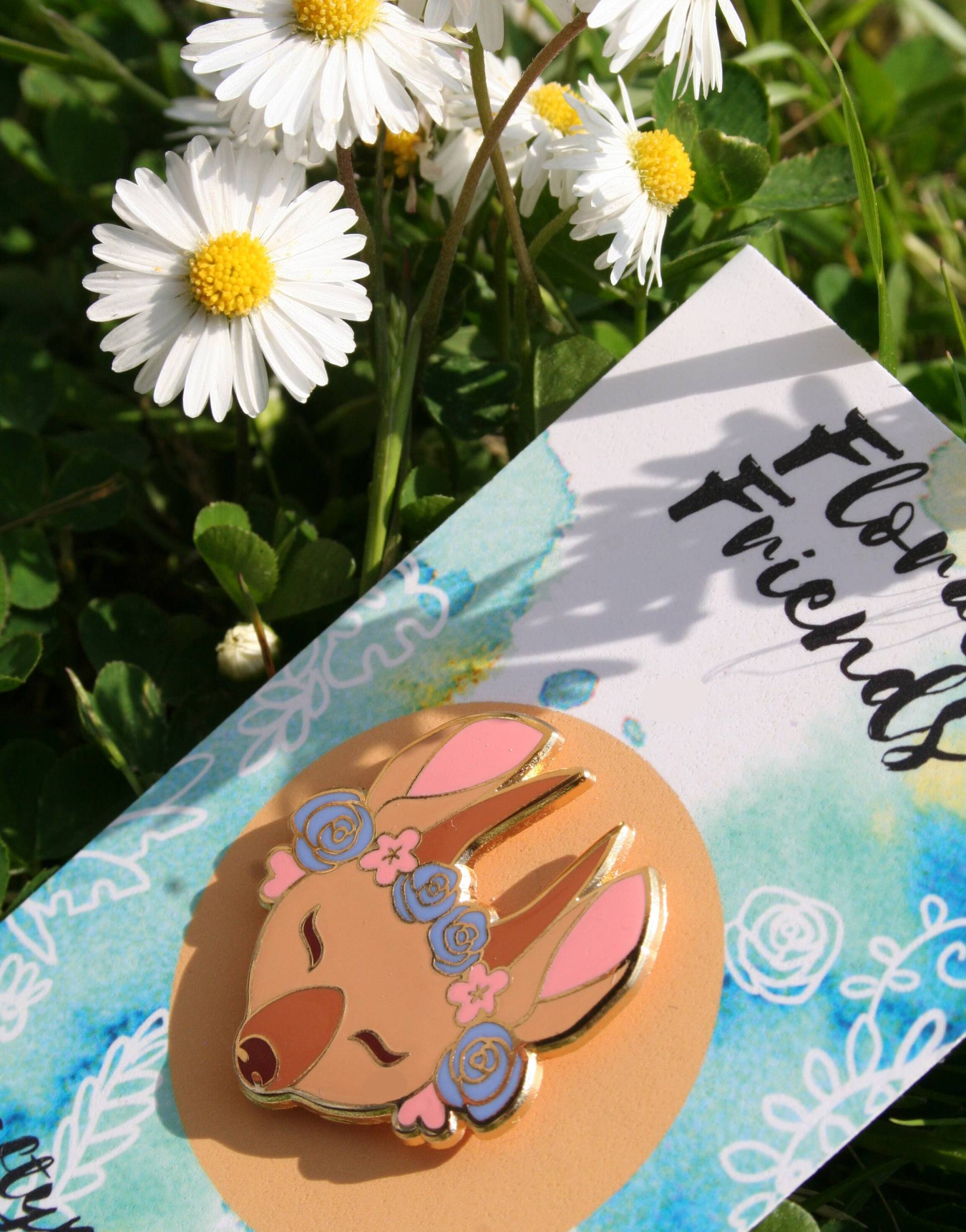 Rehe Emaille Pin Blumen Freunde Schwer Goldemail Anstecknadel Mit Blume Krone Metall Abzeichen, Niedliche Tiere Tierfreund Geschenk Rehe Emaille Pin Blumen Freunde Schwer Goldemail Anstecknadel Mit Blume Krone Metall Abzeichen, Niedliche Tiere Tierfreund Geschenk von CraftyMarten