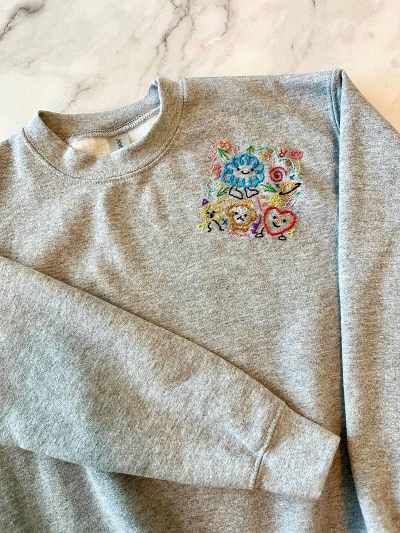 Jugend Hand Bestickt Doodle Sweatshirt Jugend Hand Bestickt Doodle Sweatshirt von CraftyStitcherDesign