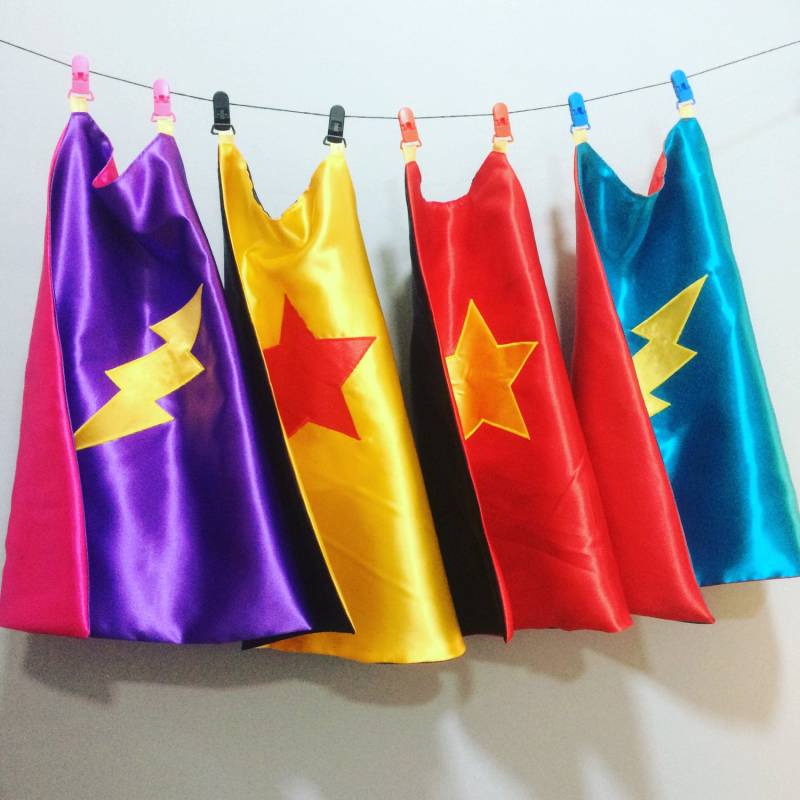 Crafty Pear Reversible Superhelden-Cape. Kann Personalisiert Werden Crafty Pear Reversible Superhelden-Cape. Kann Personalisiert Werden von Craftylittlepear