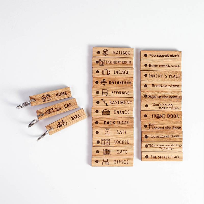 Wooden Keychain - Minimalist Oak Keyring For Dad, Boyfriend, Husband Small Gift Him Pocket Wood Accessory Anniversary Wooden Keychain - Minimalist Oak Keyring For Dad, Boyfriend, Husband Small Gift Him Pocket Wood Accessory Anniversary von CramanwoodDE