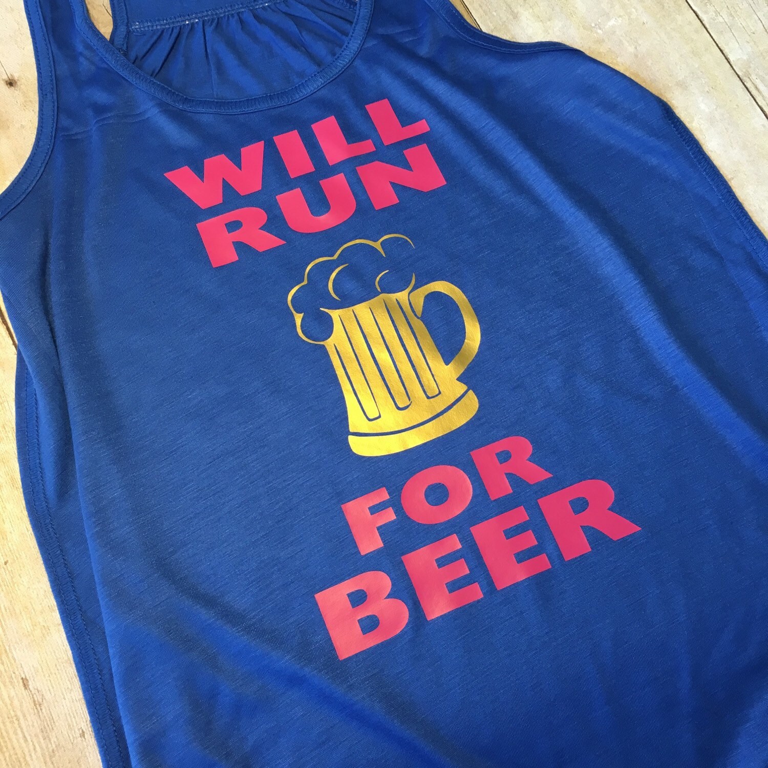 Wird Laufen/Skate Für Bier Racerback Flowy Tank Wird Laufen/Skate Für Bier Racerback Flowy Tank von CrankDatDesigns