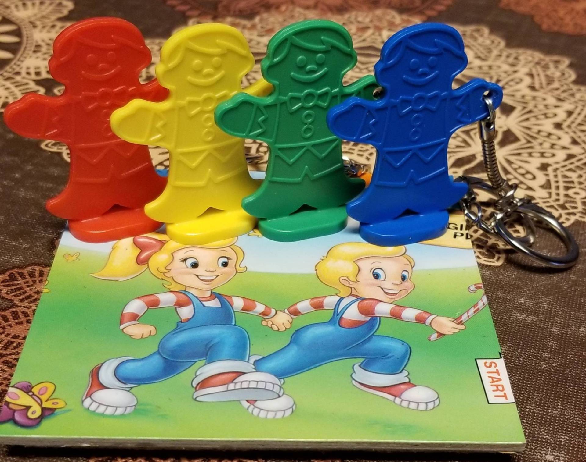 Candyland Lebkuchen-Schlüsselanhänger Spiel Token Keychain Candyland Lebkuchen-Schlüsselanhänger Spiel Token Keychain von CrapBagBananaHammock