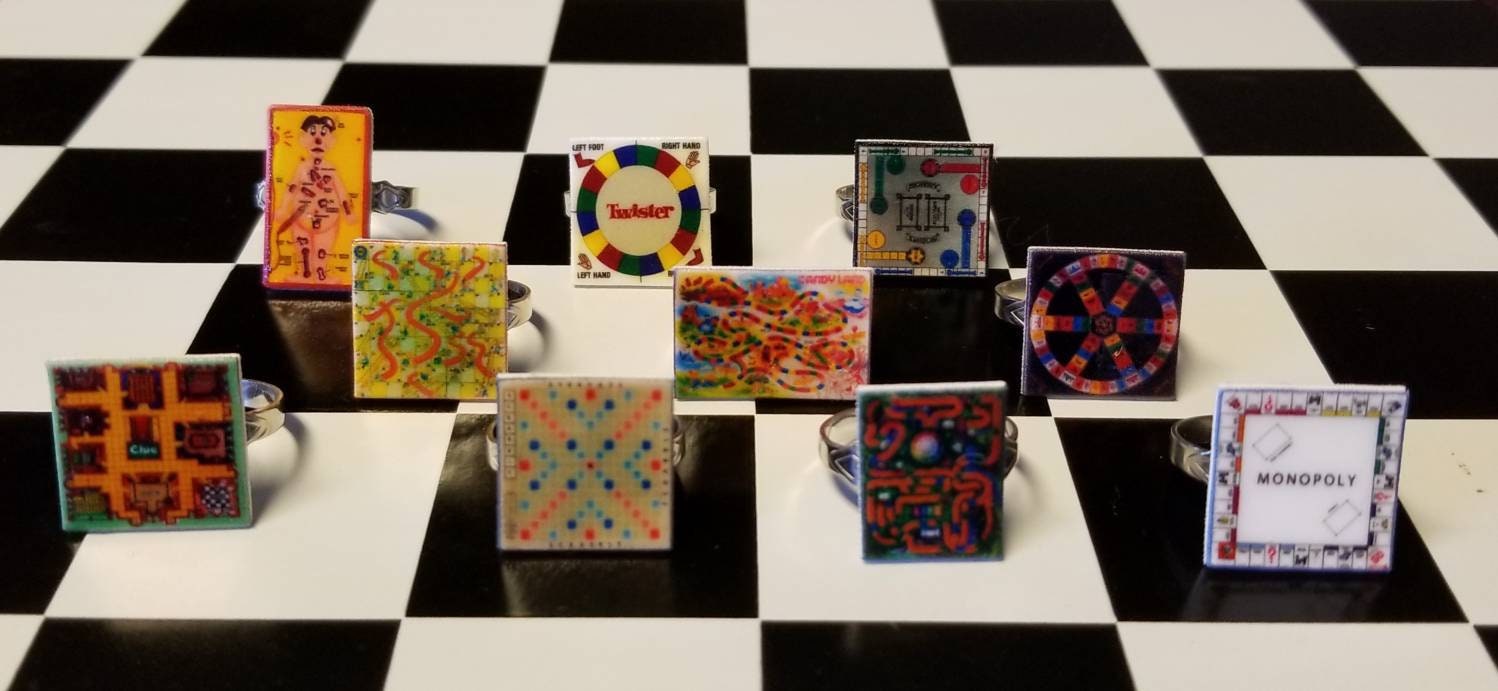 Miniatur-Vintage-Spielbrett Design Shrinky Dinks Verstellbarer Ring von CrapBagBananaHammock