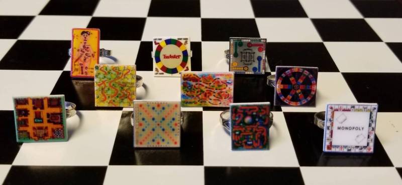 Miniatur-Vintage-Spielbrett Design Shrinky Dinks Verstellbarer Ring von CrapBagBananaHammock