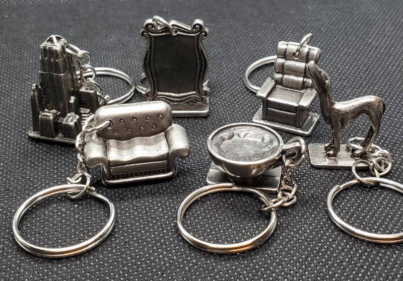 Upcycled Scene It Trivia Spiel Freunde Deluxe Edition Metall Token Schlüsselanhänger von CrapBagBananaHammock