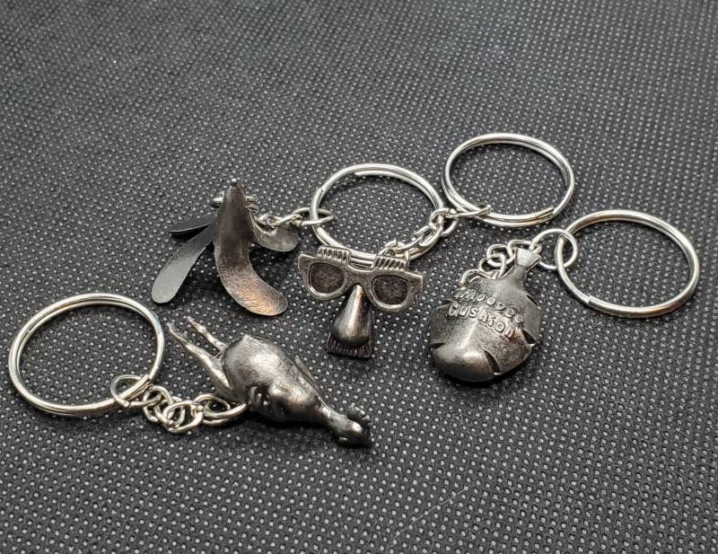 Upcycled Scene It Comedy Movie Edition Trivia Spiel Metal Token Schlüsselanhänger von CrapBagBananaHammock