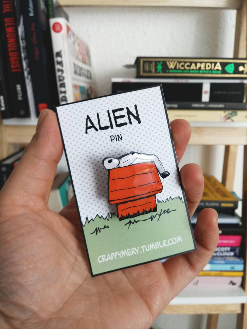 Alien Rotes Haus Pin Alien Rotes Haus Pin von Crappymery