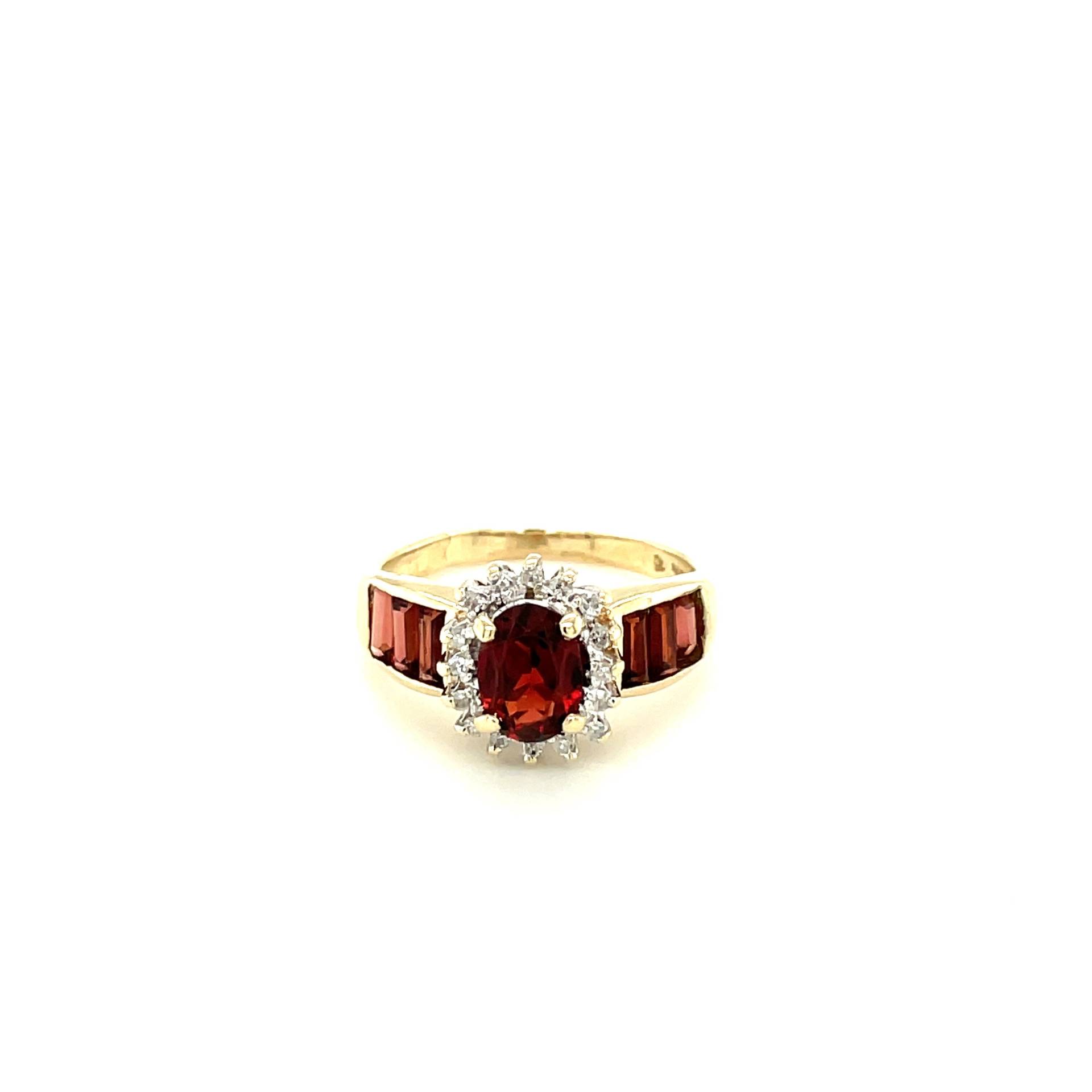 10K Gelbgold Oval Geschnitten Granat Und Diamant-Ring von Crawfordsjewel