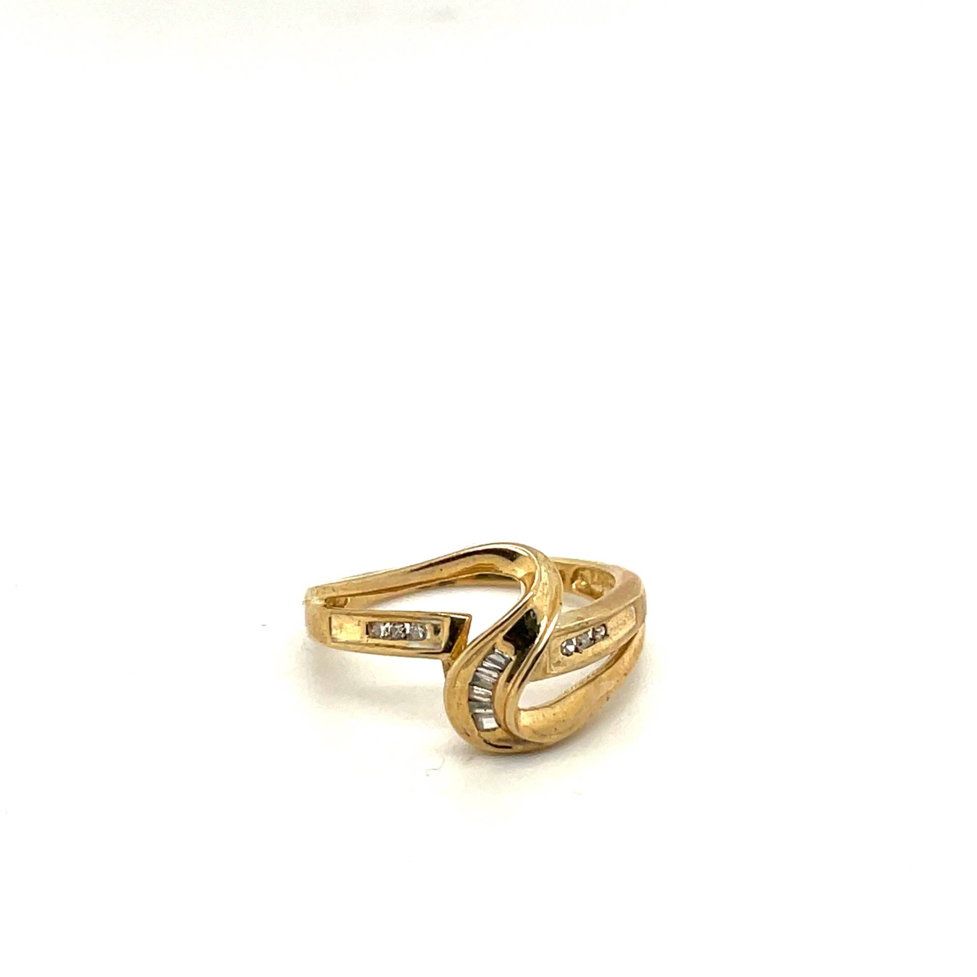 10K Gelbgold Rund Und Baguette Diamant Welle Ring von Crawfordsjewel