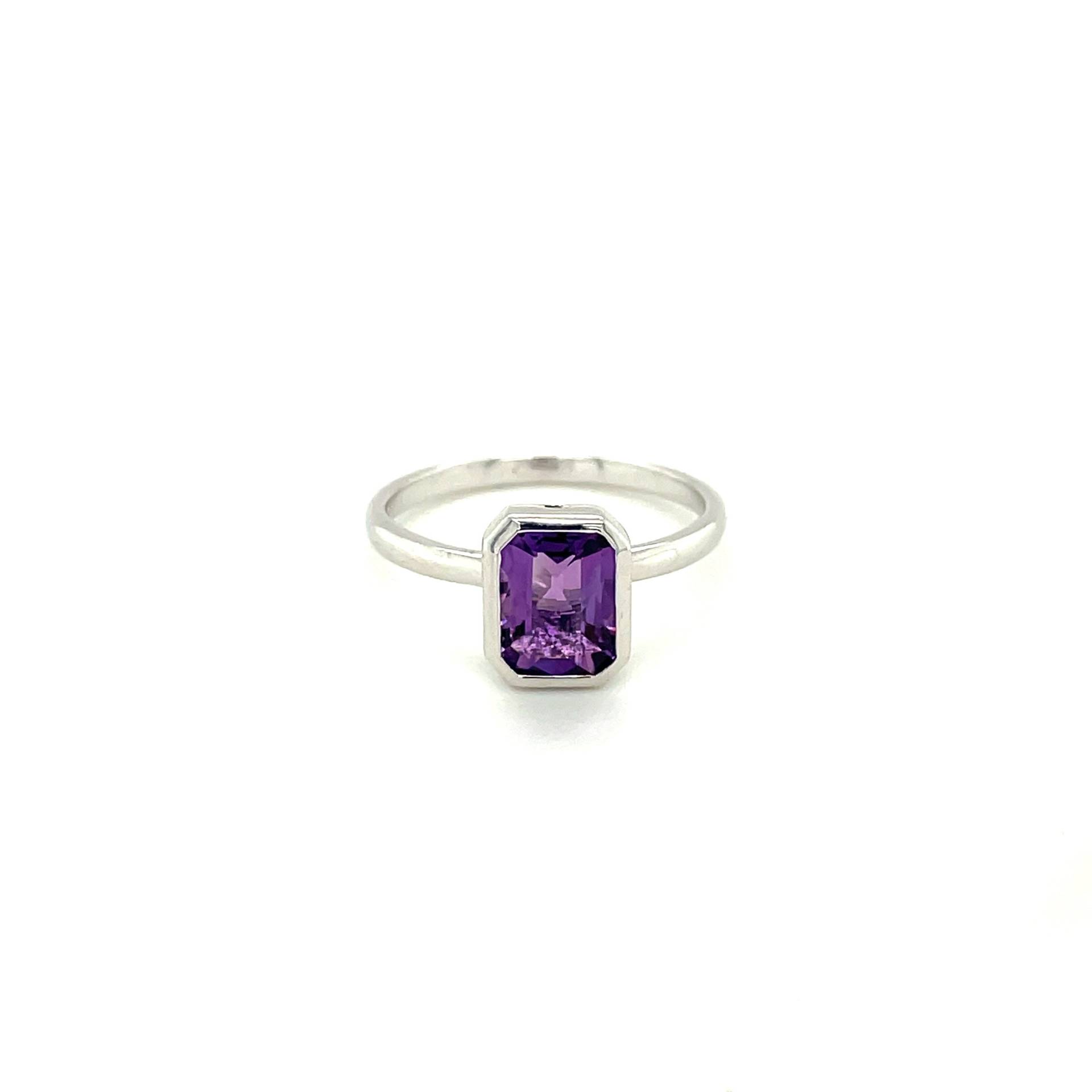 10K Weißgold Smaragd Geschnitten Amethyst Lünette Ring von Crawfordsjewel