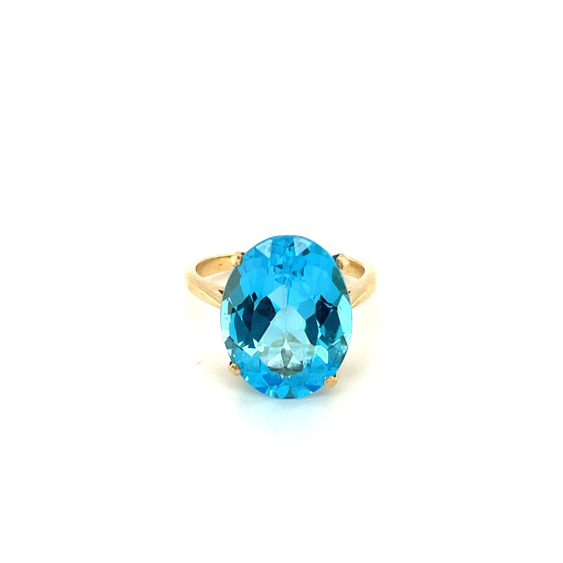 14 K Gelbgold Oval Geschnitten Blau Topas Solitär Ring von Crawfordsjewel