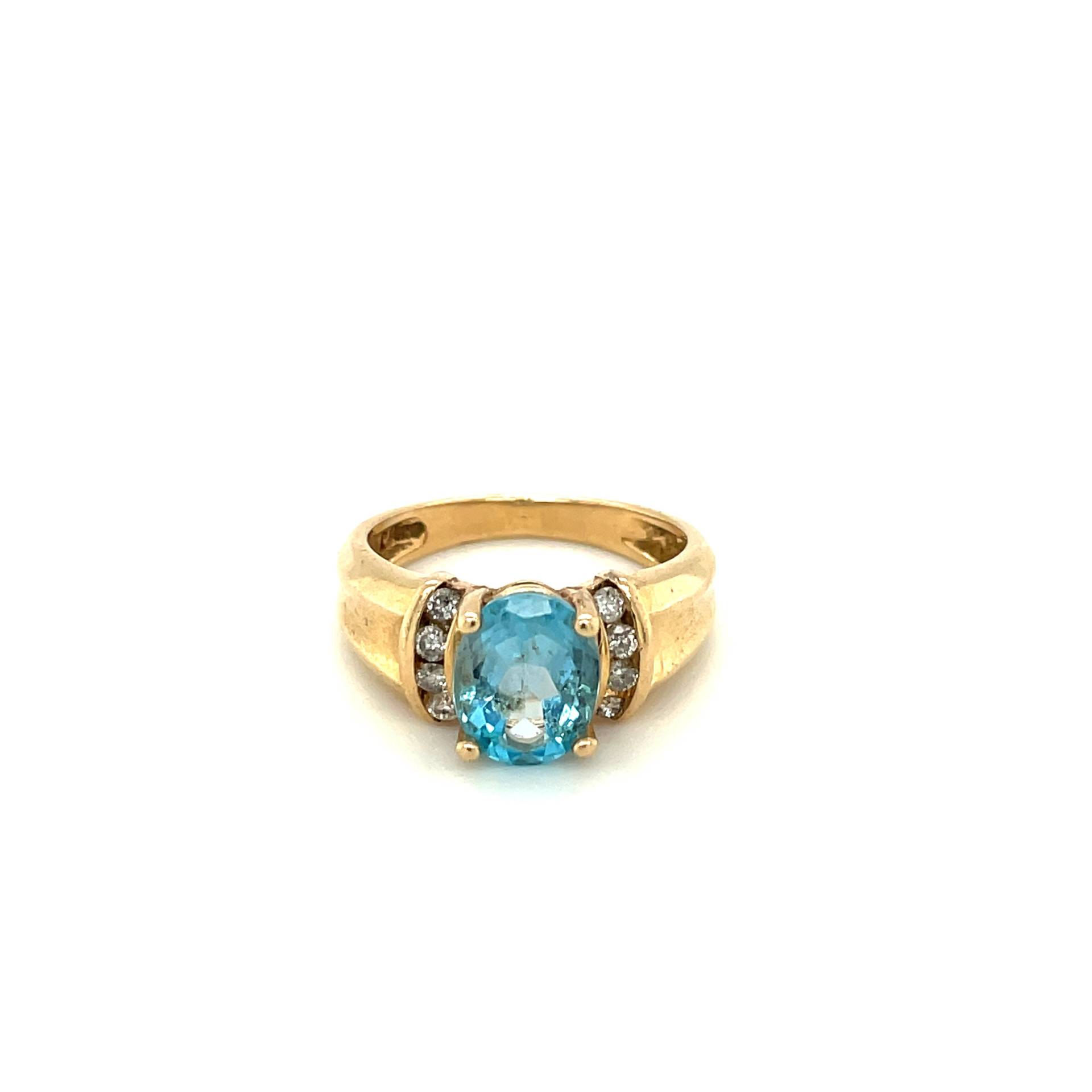 14K Gelbgold Oval Geschnitten Blau Topas Und Diamant-Ring von Crawfordsjewel