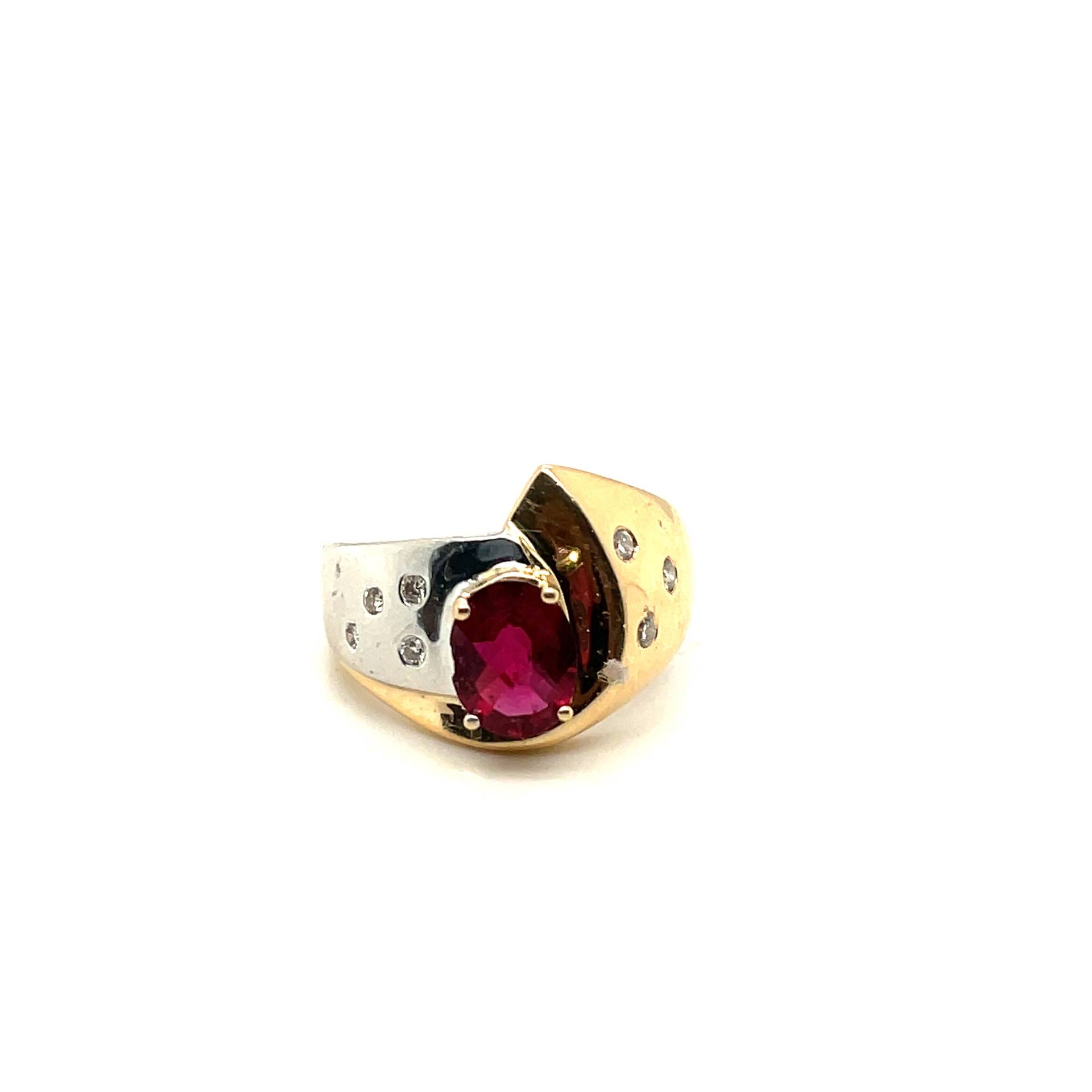 14K Weiß & Gelbgold .20Ct Diamant Und Oval Rubin Ring von Crawfordsjewel