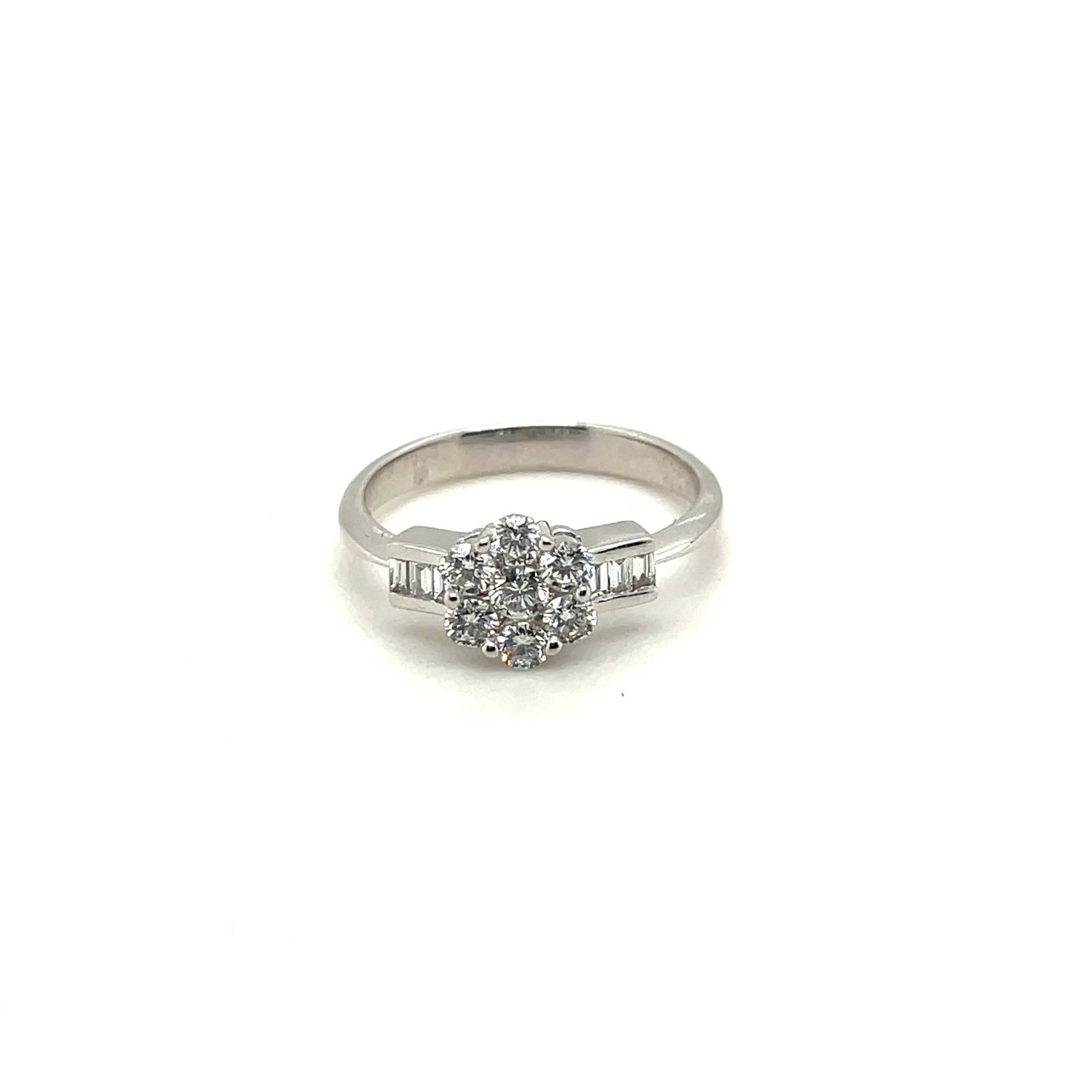 18K Weißgold Rund & Baguette Diamant Blumen Ring Apex13422 von Crawfordsjewel