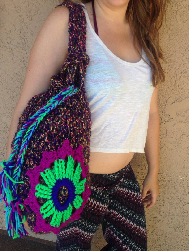 Sale Funkalicious Hobo Bag // Gehäkelte Tasche Craycray Häkeln von CrayCrayCrochetbyEM