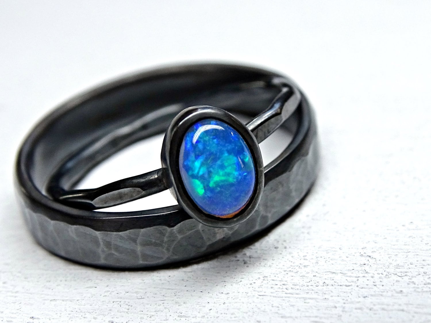 Opal Ring Set, Verlobungsring Ehering Feiner Opalring Zierlicher Silber, Verlobungsring, Schwarzes Silber von CrazyAssJD