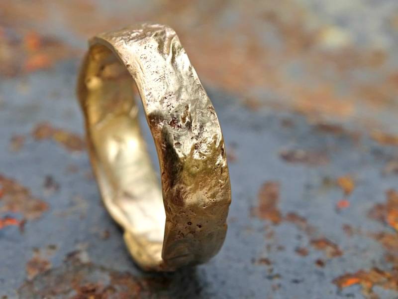 Gold Ehering Einzigartiger Verlobungsring Frauen, Unisex Gold, Retikulierter Goldring von CrazyAssJD