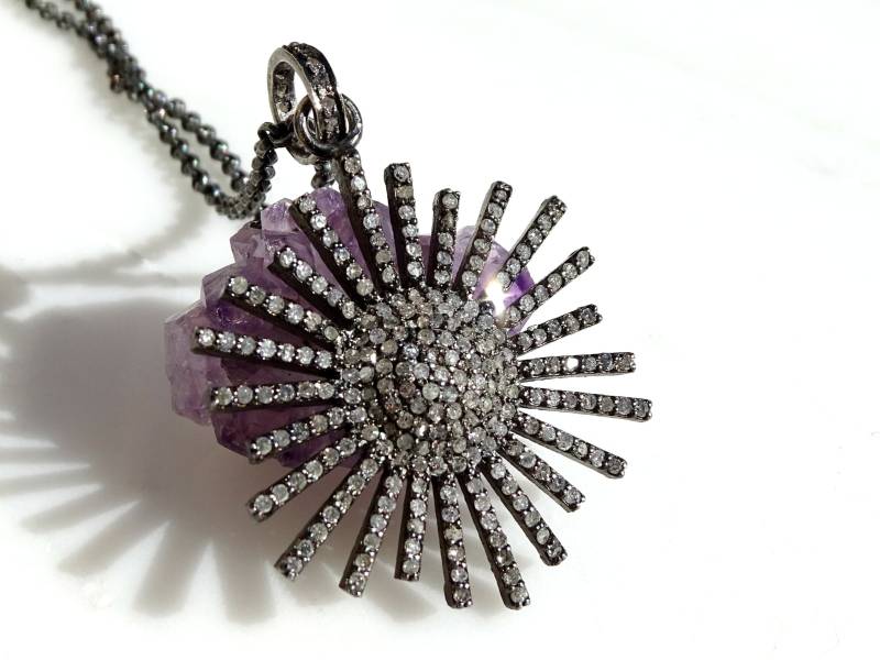 Diamant Sunburst Anhänger Schwarze Sterlingsilber-Jubiläums-Halskette von CrazyAssJewelry