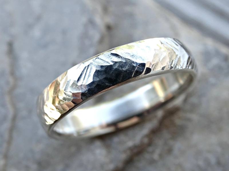 Gehämmerter Sterling Silber Ehering Fischgrätenmuster Textur Ring von CrazyAssJewelry