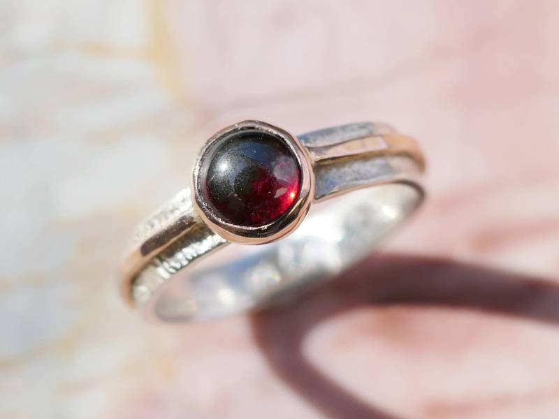 Handgemachter Wikinger Granat Ring 14K Gold & Sterling Silber Verlobungsring von CrazyAssJewelry