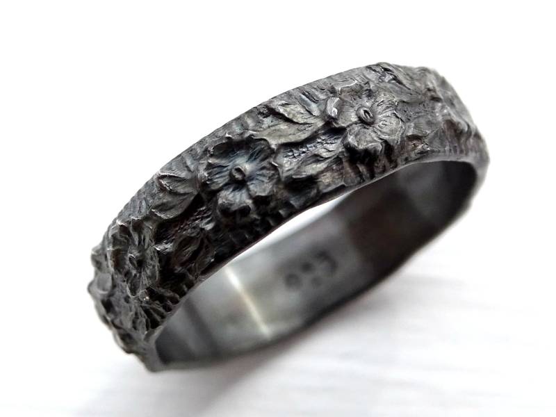 Oxidierter Sterling Silber Blumen Ehering Natur Eternity Ring von CrazyAssJewelry