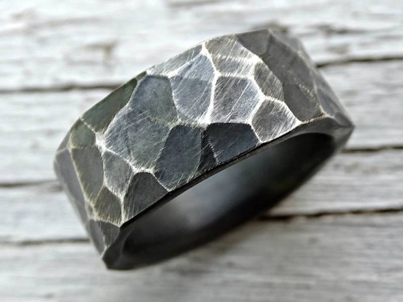 Oxidierter Sterling Silber Herren Ehering Geschmiedeter Ring von CrazyAssJewelry