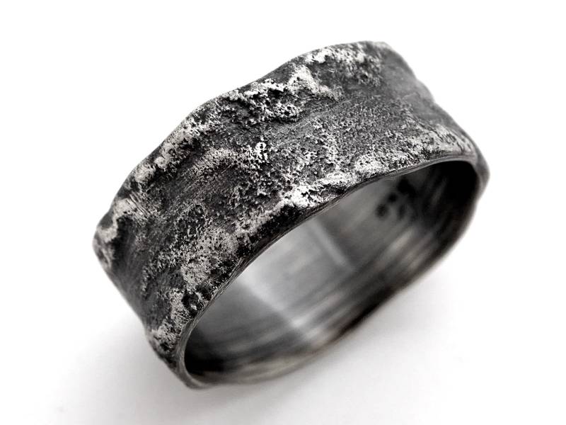 Oxidierter Sterling Silber Meteorit Ring Rustikaler Ehering von CrazyAssJewelry