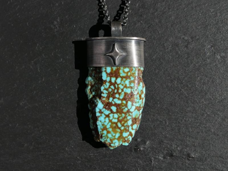 Oxidierter Sterling Silber Türkis Nugget Anhänger - Arizona Edelstein von CrazyAssJewelry