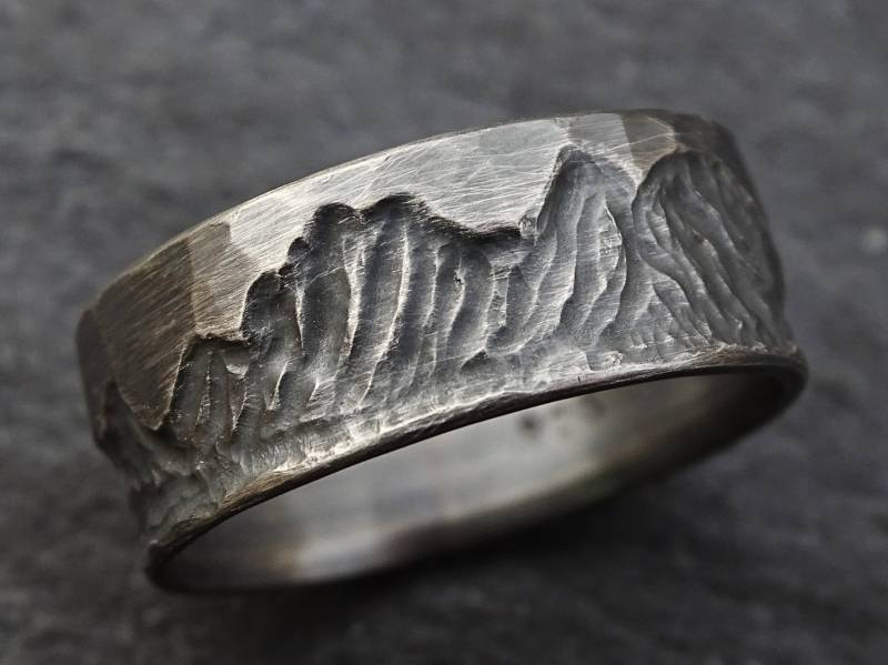 Rustikaler Gebirgskette Ring Silber Ehering Mit Gravur von CrazyAssJewelry