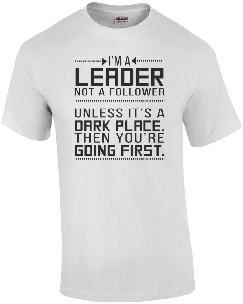 Ich Bin Ein Führer Kein Anhänger. Es Sei Denn, Es Dunkler Ort Ist. -T-Shirt von CrazyAwesomeTees