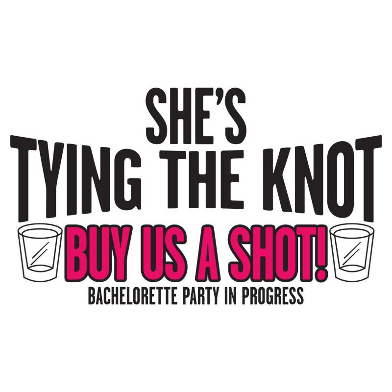 Sie Ist Den Bund, Kauft Uns Eine Schuß Bachelorette Party-Shirt von CrazyAwesomeTees