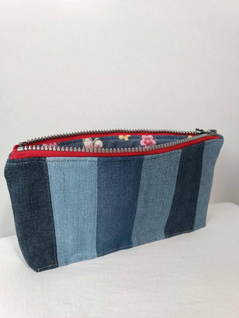 Kulturtasche Kosmetiktasche Jeanstasche Upcyclingtasche Jeans Utensilientasche Schulmäppchen Patchwork Patchworktäschchen von CrazyDreamdesignShop