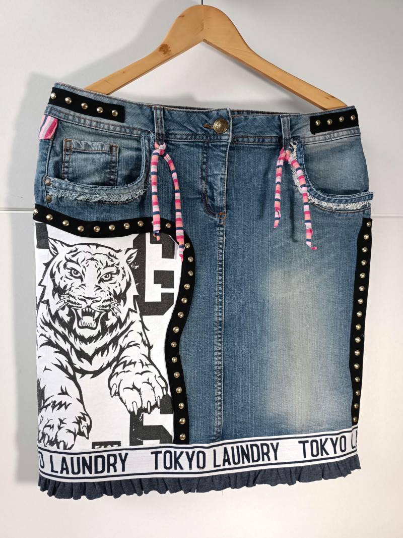 Rock Jeansrock Rockupcycling Upcyclingrockgröße 40 Rock Jeansrock Rockupcycling Upcyclingrockgröße 40 von CrazyDreamdesignShop