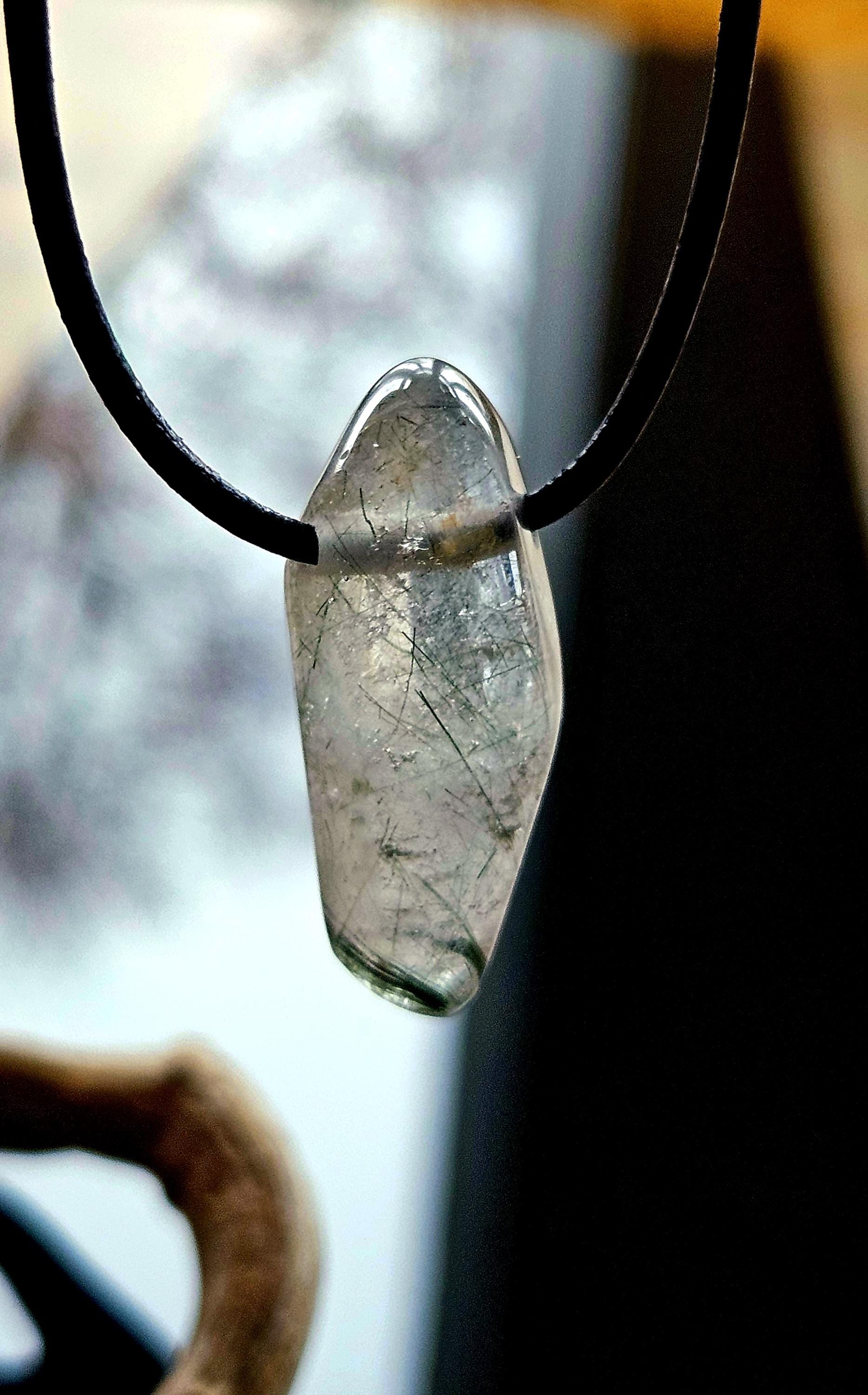 Aktinolith Rutil Quarz Grüner Rutilquarz Anhänger, 29 X 14 9 Mm, Gebohrt, An Verstellbarem Lederband von CrazyStonesShop