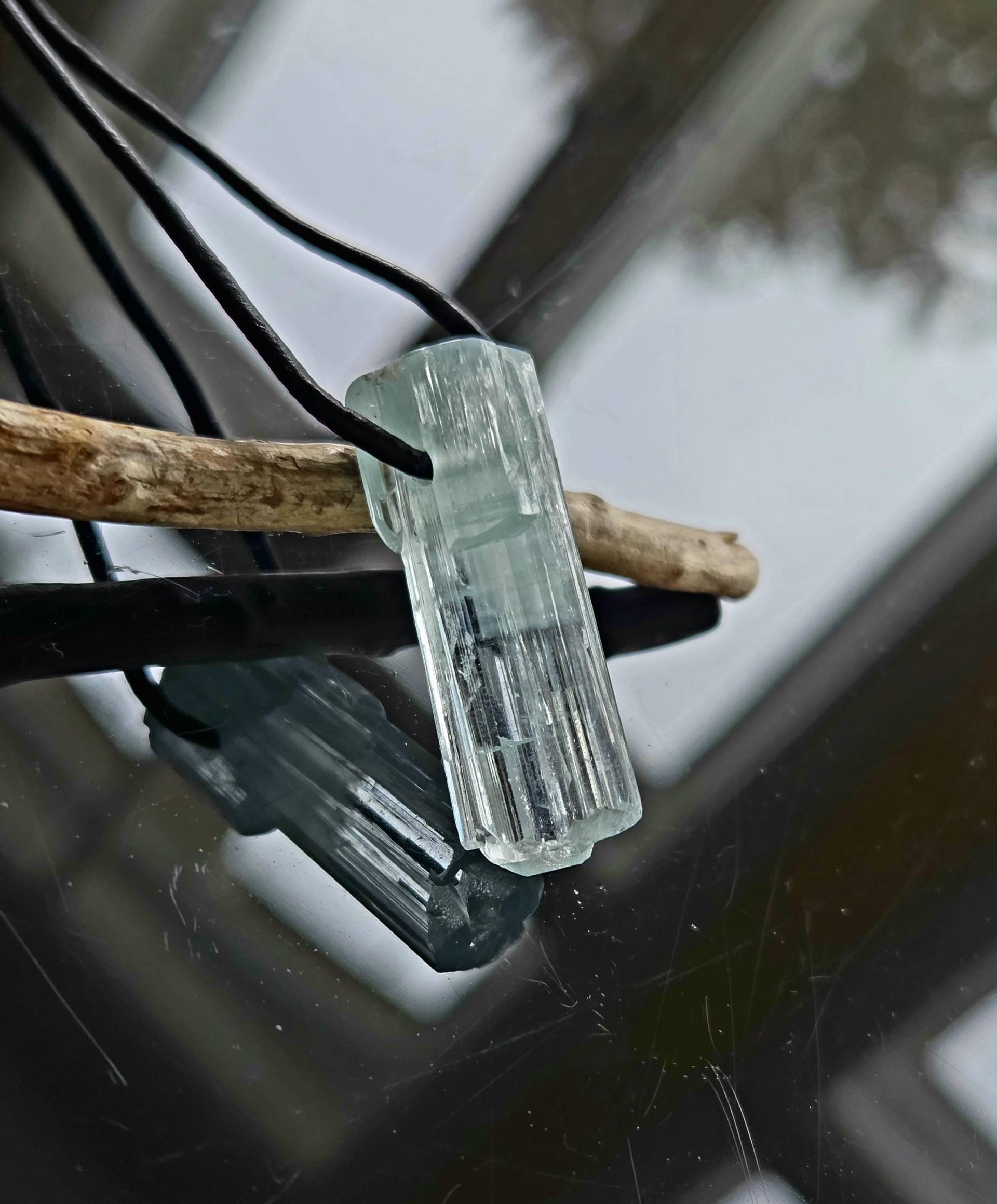 Atemberaubender Aquamarin Anhänger Rohstein Mehrfach Stäbchen , 33 X 13 12 Mm, Gebohrt, An Verstellbarem Lederband von CrazyStonesShop