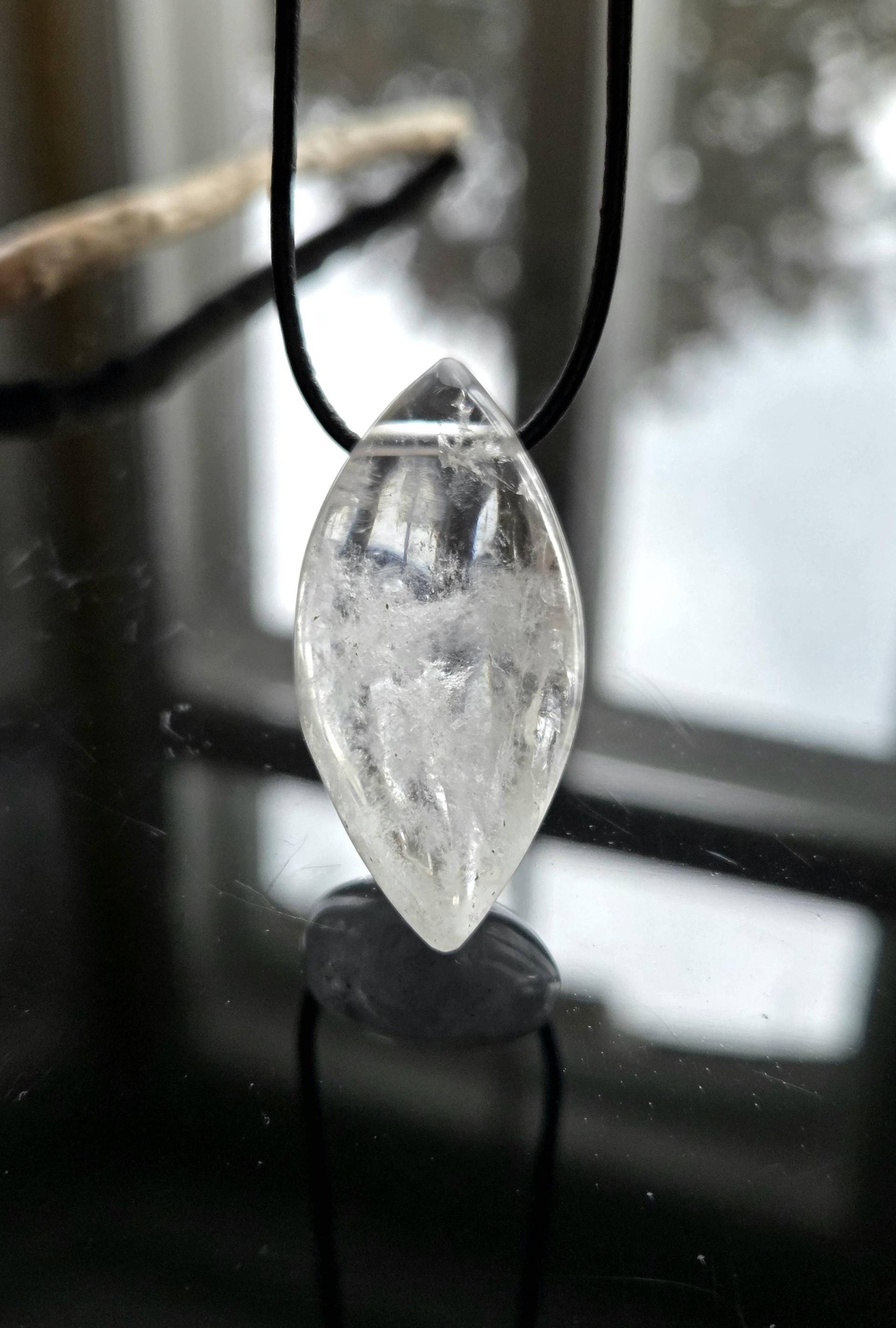 Bergkristall Phantomquarz Anhänger, Navette Förmig, 42 X 22 12 Mm, Gebohrt, An Verstellbarem Lederband, Mont Blanc von CrazyStonesShop