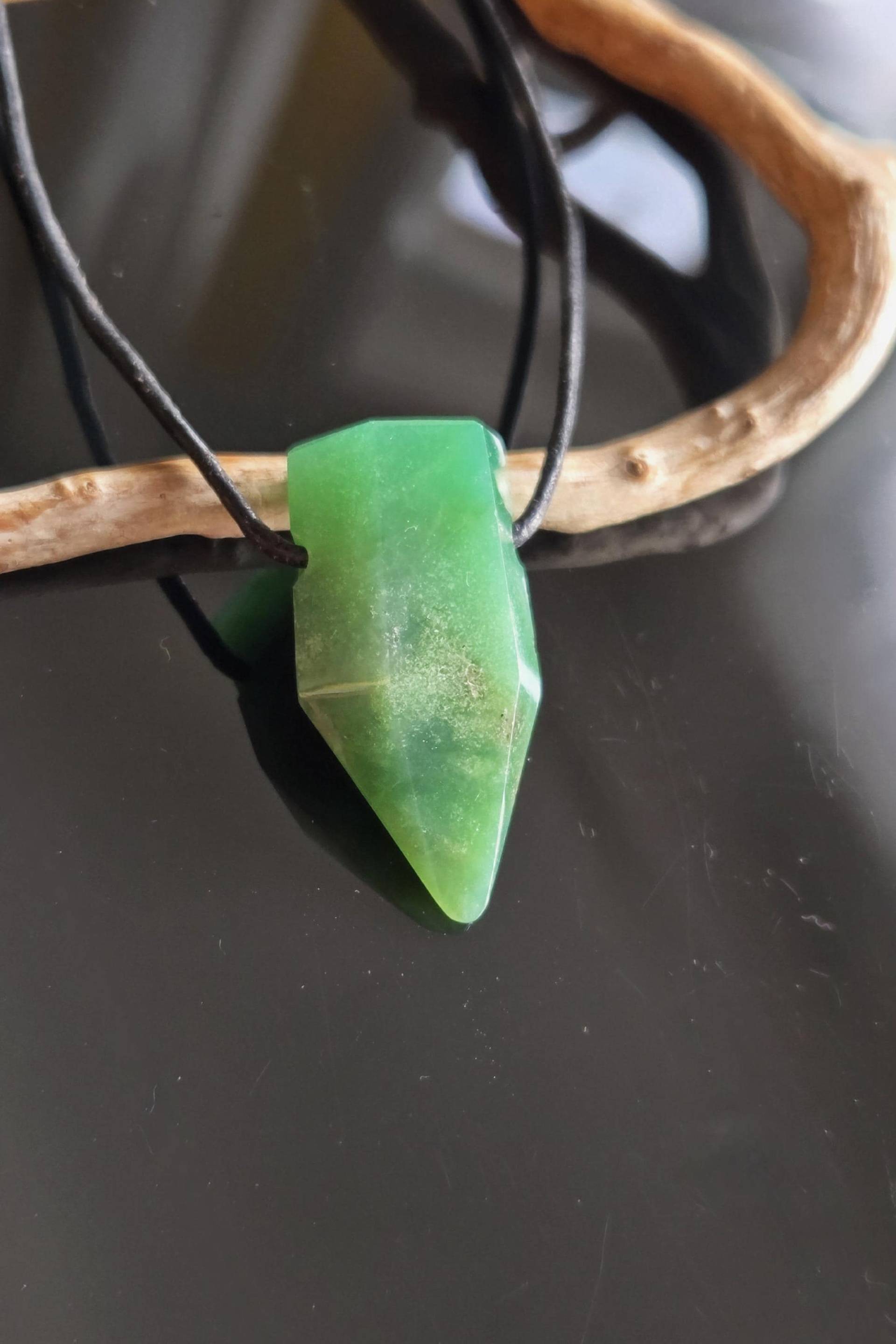 Chrysopras Anhänger Kristall Spitze Stäbchen, 36 X 16 14 Mm, Gebohrt, An Verstellbarem Lederband von CrazyStonesShop