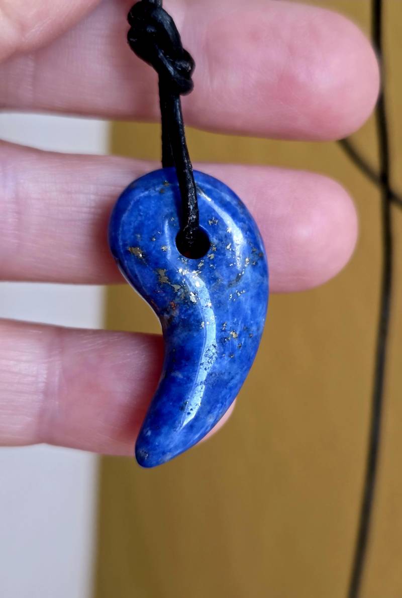 Lapislazuli Anhänger, Stein Der Engel, 35 X 18 9 Mm, Gebohrt, An Verstellbarem Lederband von CrazyStonesShop