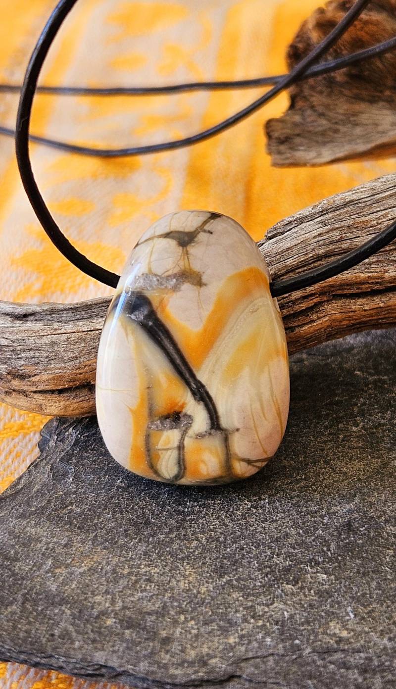 Picasso Jaspis Bilderjaspis Anhänger, 30 X 20 10 Mm, Gebohrt, An Verstellbarem Lederband von CrazyStonesShop