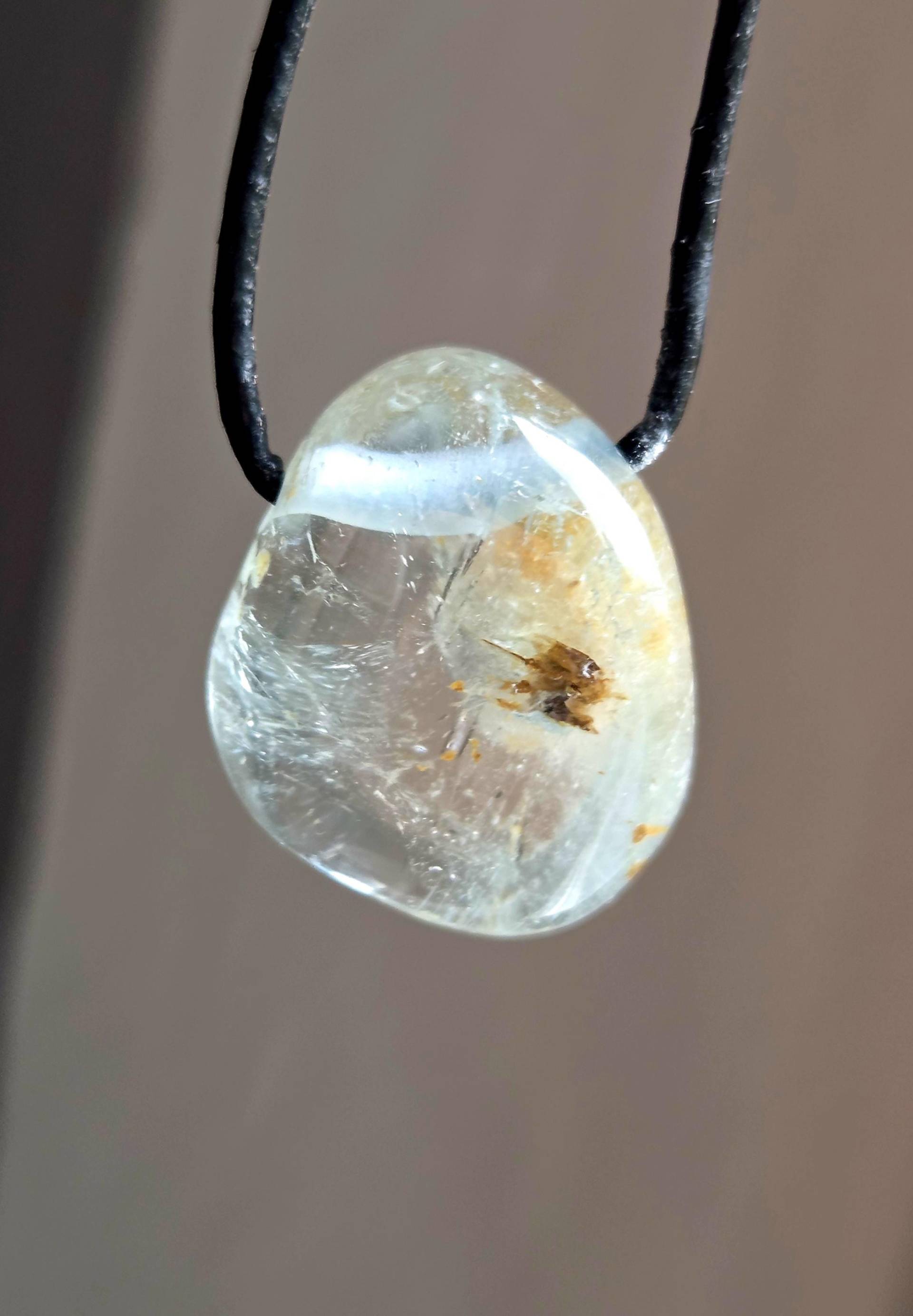 Topas Weiß Anhänger, 28 X 23 14 Mm, Gebohrt, An Verstellbarem Lederband von CrazyStonesShop