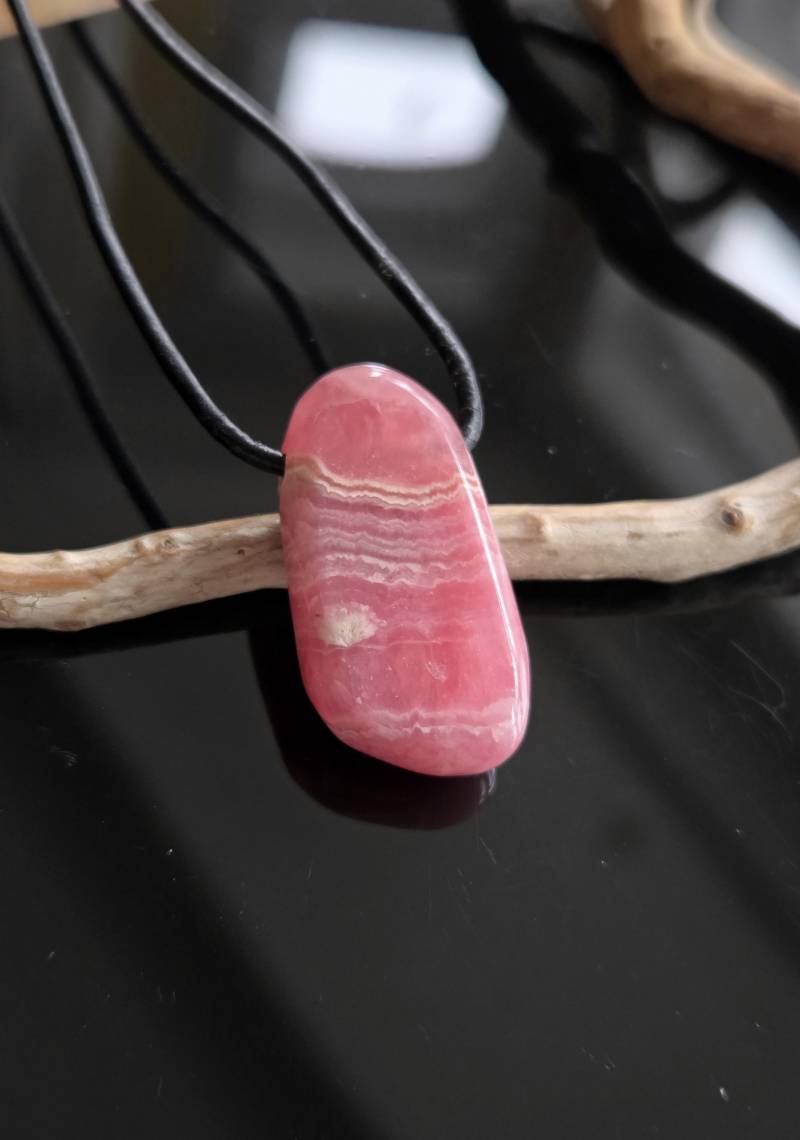 Wunderschöner Rhodochrosit Anhänger, 31 X 17 8 Mm, Gebohrt, An Verstellbarem Lederband von CrazyStonesShop