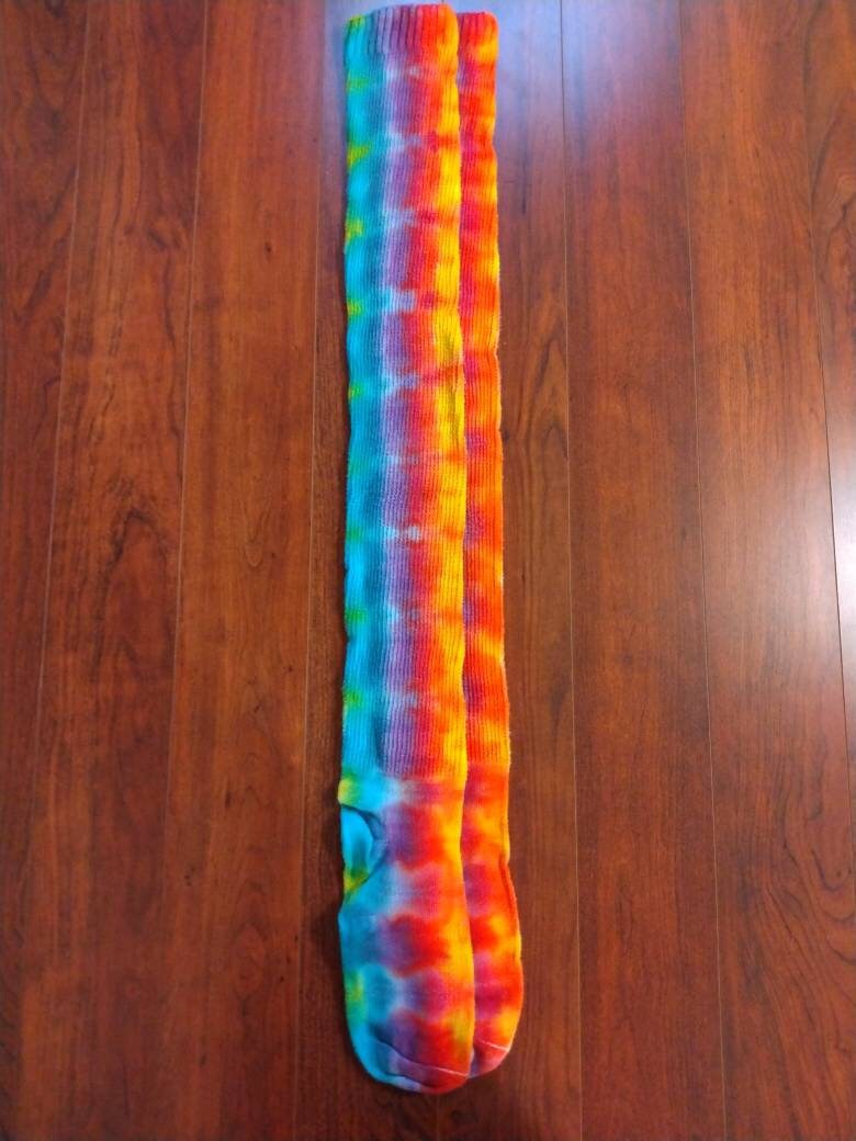026 Tiedye Overknee-Socken Blau Und Gelber Absatz Regenbogen One-Size 6 Bis 26 von CrazyhatTiedyes
