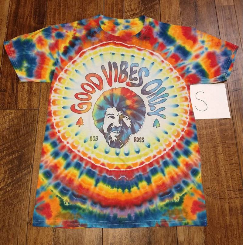 Erwachsene Kleine Gute Vibes Farbstoff 03 von CrazyhatTiedyes