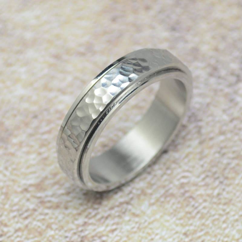Drehring Spielring 6 Mm Edelstahl Silber Anti Stress Ring Movingring Spinnerring Hammerschlag Optik von Crazysteelhouse