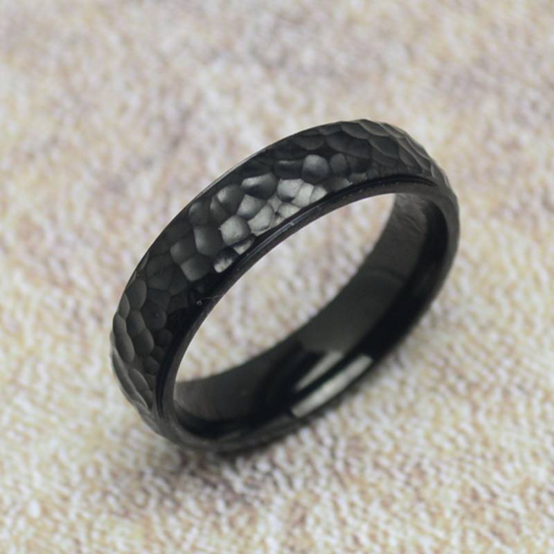 Ring Hammerschlag Optik 6 Mm Schwarz Edelstahl Glänzend von Crazysteelhouse